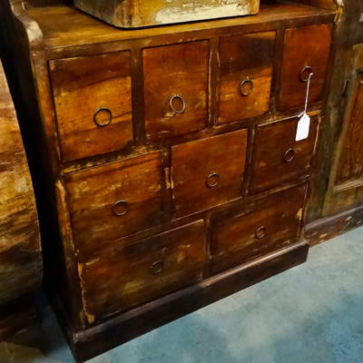 Chest of Drawers & Dressers