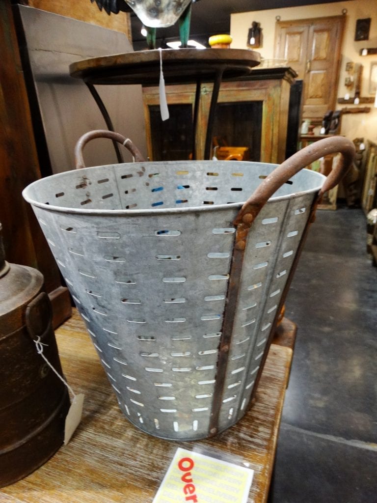 Container Bucket is used for collecting olives and washing them.
