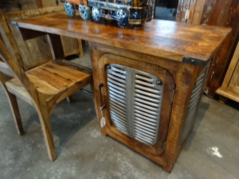 Tractor Grill Front Desk