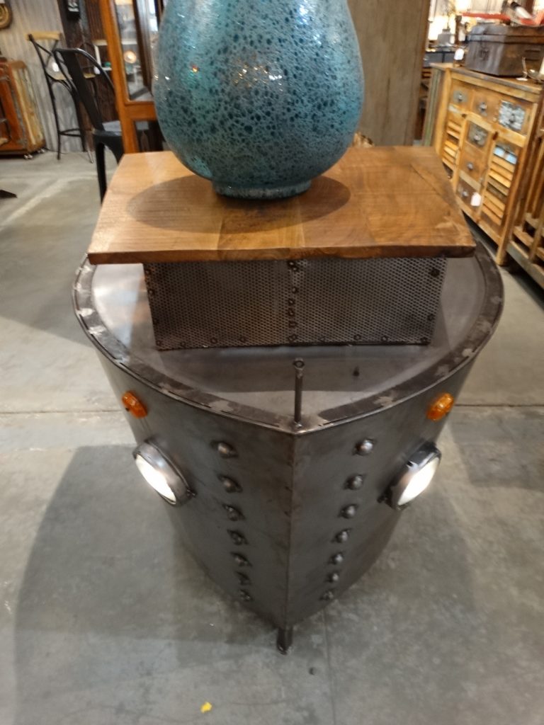 boat shape metal wine bar