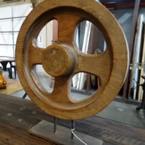 Wheel Wooden Round Wheel Hub on Stand