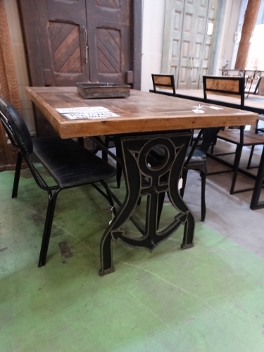 anchor base dining tables