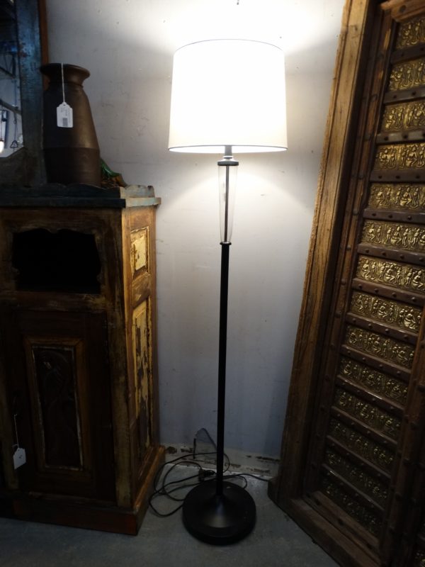 Floor Lamp Modern Minimalistic Floor Lamp with Glass Accent