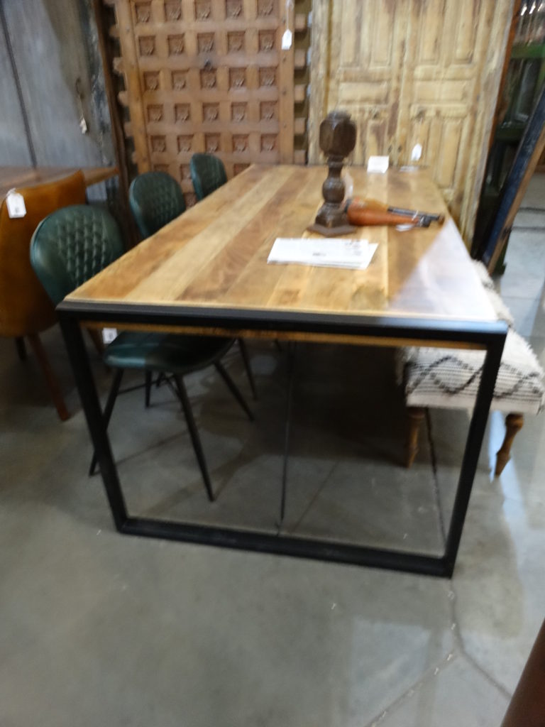 Dining Table Mango Wood Dining Table with Metal Base