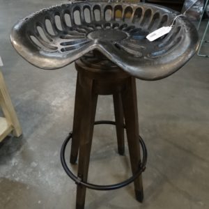 Stool Tractor Seat Barstool with Wooden Legs