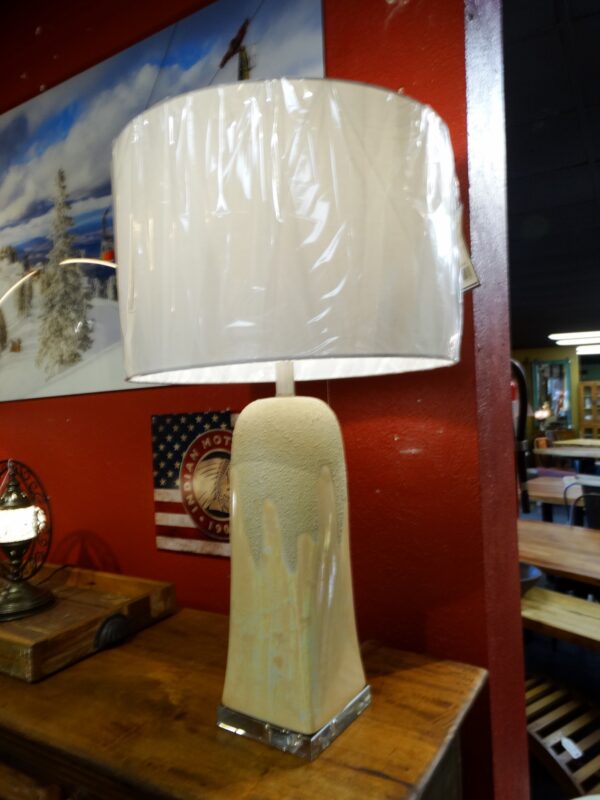 Lamp Ceramic Lamp with Pearlescent Finish