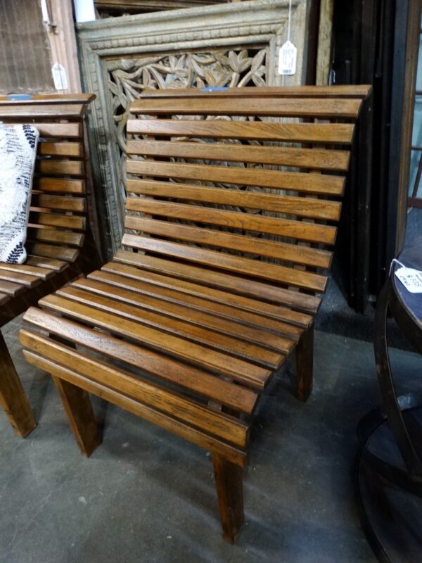 Chair Wooden Slatted Chair with Rounded Design