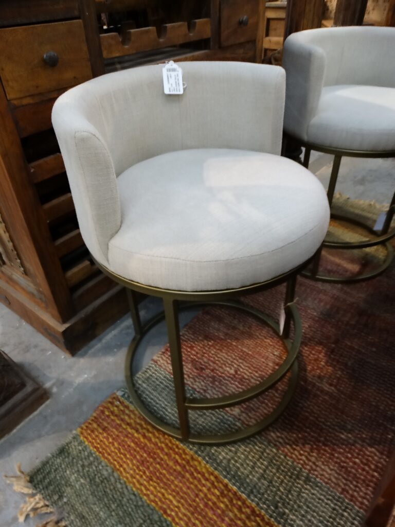 Stool Plush White Stool with Short Rounded Back